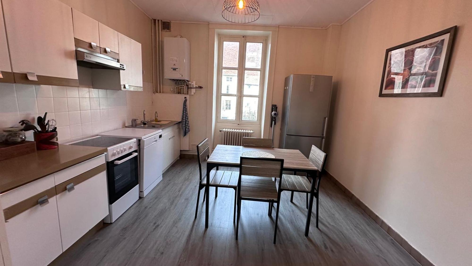 Appartement T4 70M2 - Meuble - Centre Ville - Proche Thermes Lons-le-Saunier Buitenkant foto